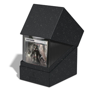 Schwarze Ultimate Guard Boulder Deck Box 133+ mit Karten, nachhaltiges Design.