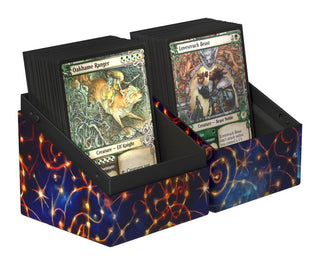 Ultimate Guard RTE Boulder 100+ Magic: The Gathering Kartenbox mit Bloomburrow-Design.