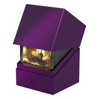 Lila Ultimate Guard Boulder 100+ Kartenbox, geöffnet, zeigt Karten.