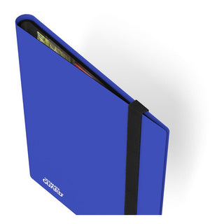 Blaue Ultimate Guard Flexxfolio 360 Kartenmappe mit elastischem Band und Kartenfächern, geeignet für Sammelkarten.