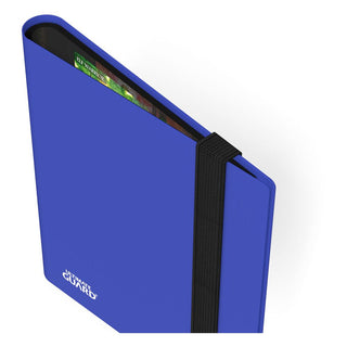 Blaues Ultimate Guard Flexxfolio 160 mit elastischem Verschluss, zeigt Kartenaufbewahrung.