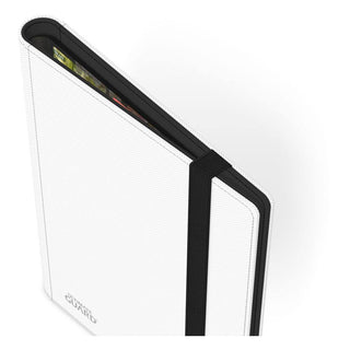 Weiße Ultimate Guard Flexxfolio 360 Kartenmappe mit XenoSkin-Einband und elastischem Bandverschluss.