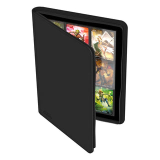 Schwarze Ultimate Guard Zipfolio 360 Kartenmappe mit XenoSkin-Einband, geöffnet, zeigt Sammelkarten in 18-Pocket-Seiten.