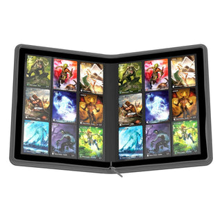 Ultimate Guard Zipfolio 360 XenoSkin Grau, geöffnet mit 18-Taschen-Seiten, gefüllt mit Sammelkarten.