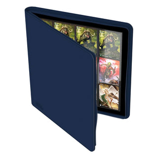 Blaues Ultimate Guard Zipfolio 480 mit XenoSkin, geöffnet, zeigt Karten in 24-Pocket-Layout.