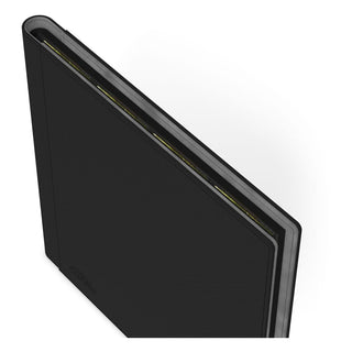 Schwarzes Ultimate Guard Portfolio 480, 24-Pocket XenoSkin, für Sammelkarten, festes Material, diagonale Ansicht.