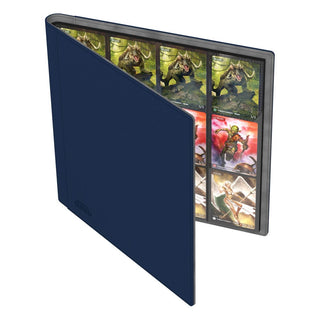 Blaues Ultimate Guard Portfolio 480 mit XenoSkin-Einband, geöffnet, zeigt Sammelkarten in 24-Taschen-Seiten.