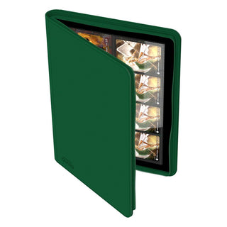 Grüne Ultimate Guard Zipfolio 320 Kartenmappe mit XenoSkin-Einband und 16-Pocket-Seiten, teilweise geöffnet.