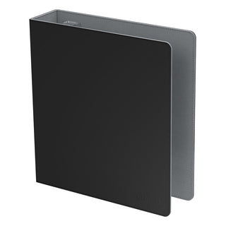 Schwarzer Ultimate Guard XenoSkin 3-Ring-Ordner mit verstärkten D-Ringen und beschreibbarem Indexlabel.