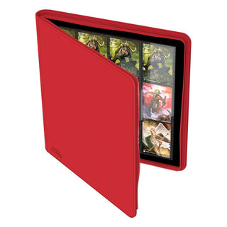 Rote Ultimate Guard Zipfolio 480 Kartenmappe mit XenoSkin-Einband, geöffnet, zeigt Karten in 24-Pocket-Layout.