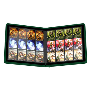 Grünes Ultimate Guard Zipfolio 480, offen mit Karten, XenoSkin-Einband, 24-Pocket-Layout für Playsets.