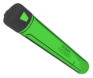 Grüne Ultimate Guard MatPod Transportröhre für Play-Mats, robustes Design, idealer Schutz für gerollte Drucke und Poster.