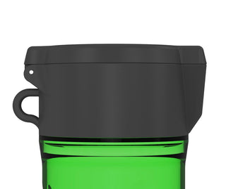 Grüne Ultimate Guard MatPod Transportröhre mit schwarzem Deckel, robustes Design für Play-Mats.
