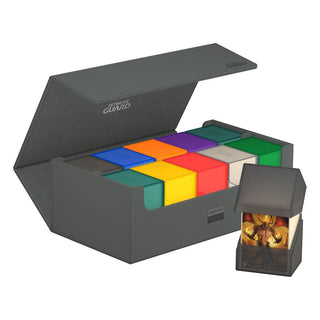 Ultimate Guard Arkhive 800+ XenoSkin Grau, offene Box mit bunten Kartentrennern, geeignet für 800+ Karten.