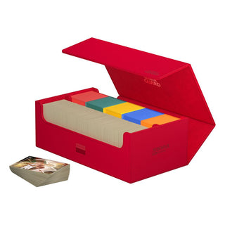 Rote Ultimate Guard Arkhive 800+ Box für über 800 Karten, geöffnet mit Kartenstapeln und bunten Trennern.