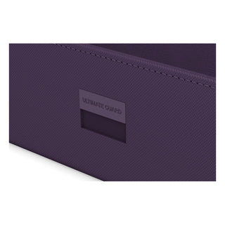 Ultimate Guard Arkhive 800+ XenoSkin Monocolor Violett, Nahaufnahme der Textur und Logo.