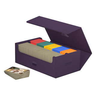 Ultimate Guard Arkhive 800+ XenoSkin violett, geöffnet mit Karten und Trennwänden, zeigt Stauraum für 800+ Karten.