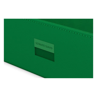 Grüne Ultimate Guard Arkhive 800+ XenoSkin Box, Nahaufnahme der Textur und Logo.