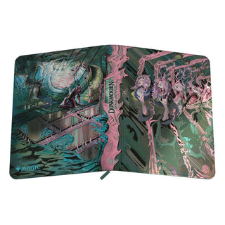 Ultimate Guard Zipfolio 360 Xenoskin mit gruseligem Duskmourn-Design, Magic: The Gathering, geöffnete Ansicht.
