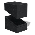 Schwarze Ultimate Guard Boulder Deck Box 133+, geöffnet, nachhaltiges Design.