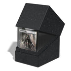 Schwarze Ultimate Guard Boulder Deck Box 133+ mit Karten, nachhaltiges Design.