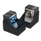 Ultimate Guard Boulder Deck Case 133+ in Schwarz mit Karten, nachhaltiges Design für TCG, geöffnet.