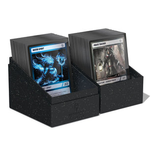 Schwarzer Ultimate Guard Boulder Deck Case 133+ mit zwei Kartendecks, nachhaltiges Design für TCG-Spielkarten.