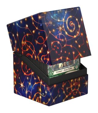 Ultimate Guard RTE Boulder 100+ Bloomburrow Magic-Kartenbox mit leuchtendem Eulen-Ei-Design, geöffnet.