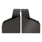 Grauer Ultimate Guard Boulder 100+ Kartenhalter, offen mit Karten.
