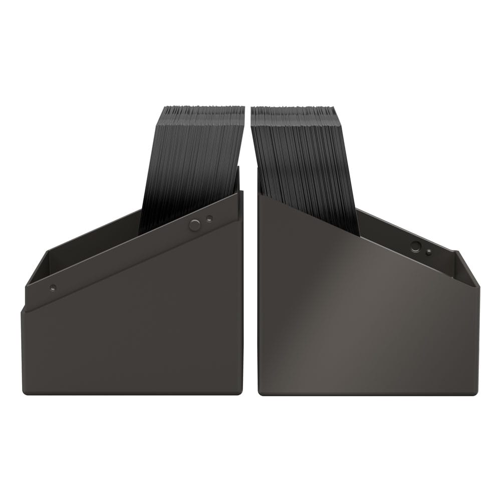 Grauer Ultimate Guard Boulder 100+ Kartenhalter, offen mit Karten.