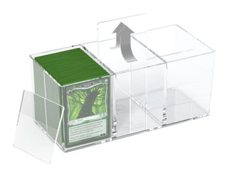 Ultimate Guard Stack´n´Safe Card Box 480, transparente Kunststoffbox für bis zu 480 Karten, geöffnet mit Kartenstapel.