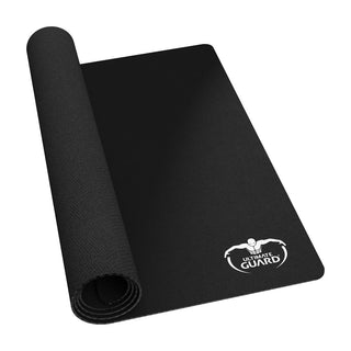 Schwarze Ultimate Guard Spielmatte, 61x35 cm, 2 mm dick, rutschfest, gepolstert, hochwertiges Gewebe.