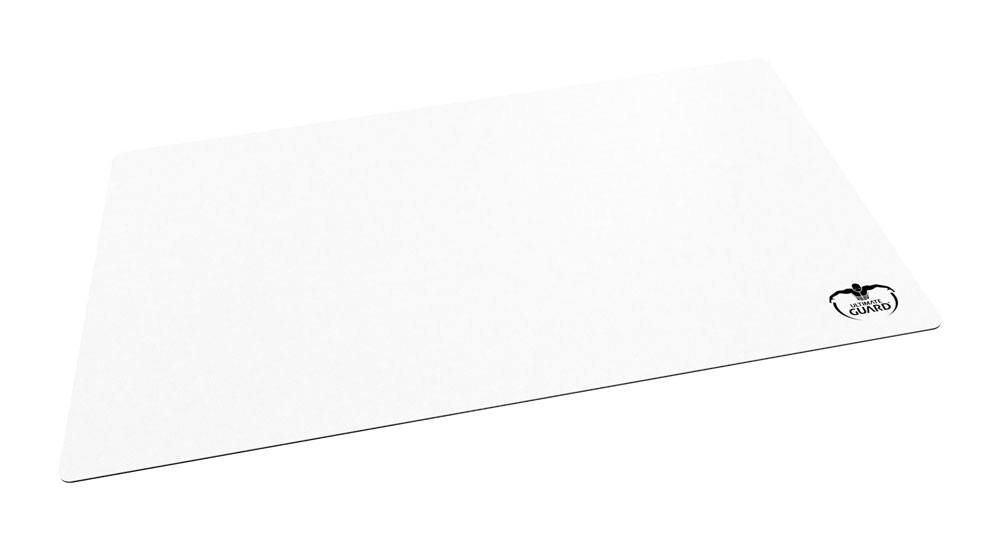 Weiße Ultimate Guard Spielmatte 61x35 cm, rutschfest, 2 mm dick, mit Logo in der Ecke.