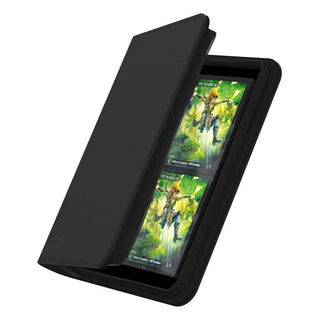 Schwarze Ultimate Guard Zipfolio 160 Kartenmappe mit XenoSkin-Einband, geöffnet mit sichtbaren Karten.