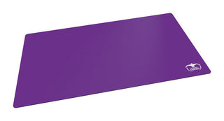 Lila Ultimate Guard Spielmatte, 61x35 cm, rutschfest, 2 mm dick, weiches Gewebe, schützt Karten und Zubehör.