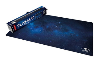 Ultimate Guard Spielmatte Mystic Space 61x35cm, blaues Weltraumdesign, rutschfest, 2mm dick, hochwertige Polsterung.
