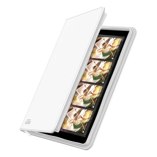 Weißes Ultimate Guard Zipfolio 320 mit geöffnetem Reißverschluss, zeigt Karten in 16-Pocket-Seiten.