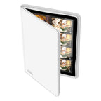 Weiße Ultimate Guard Zipfolio 320 Kartenmappe mit XenoSkin-Einband, geöffnet, zeigt Sammelkarten in 16-Taschen-Seiten.