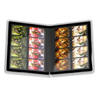 Offene Ultimate Guard Zipfolio 320 Kartenmappe mit 16-Taschen-Seiten, gefüllt mit Sammelkarten.