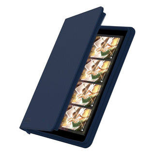 Blaue Ultimate Guard Zipfolio 320 Kartenmappe mit Reißverschluss, offen mit Sammelkarten in 16-Taschen-Seiten.