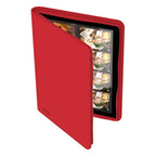 Rote Ultimate Guard Zipfolio 320 Kartenmappe mit XenoSkin, offen mit Sammelkarten sichtbar.