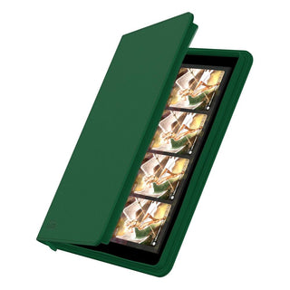 Grüne Ultimate Guard Zipfolio 320 Kartenmappe mit geöffnetem Reißverschluss, zeigt Sammelkarten.