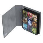Ultimate Guard Collector's Album XenoSkin Schwarz, 3-Ringordner, offen mit Sammelkarten.