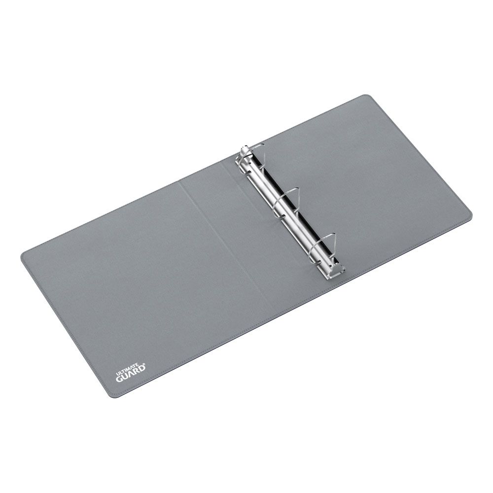 Blauer Ultimate Guard XenoSkin 3-Ring-Ordner, offen, mit verstärkten D-Ringen und beschreibbarem Indexlabel.