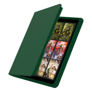 Grüne Ultimate Guard Zipfolio 480 Kartenmappe mit XenoSkin-Einband, geöffnet, zeigt Karten in 24-Pocket-Layout.
