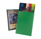 Grüne Ultimate Guard Cortex Sleeves für TCG-Karten, japanische Größe, 60 Stück, matt, mit Kartenbeispiel.