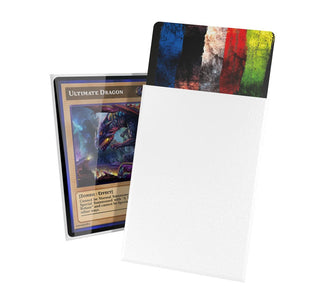 Weiße Ultimate Guard Cortex Sleeves für japanische Karten, 60 Stück, mit bunter Karte im Hintergrund.