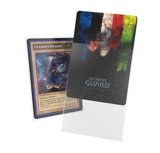 Ultimate Guard Cortex Sleeves, japanische Größe, matt-transparent, zeigen eine Karte in einer Schutzhülle.