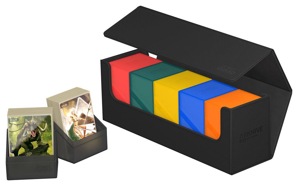 Schwarze Ultimate Guard Arkhive 400+ Box mit bunten Deckboxen und Kartenstapeln.