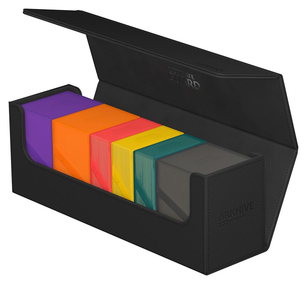 Schwarze Ultimate Guard Arkhive 400+ Box mit bunten Deck Boxen für Kartenaufbewahrung.